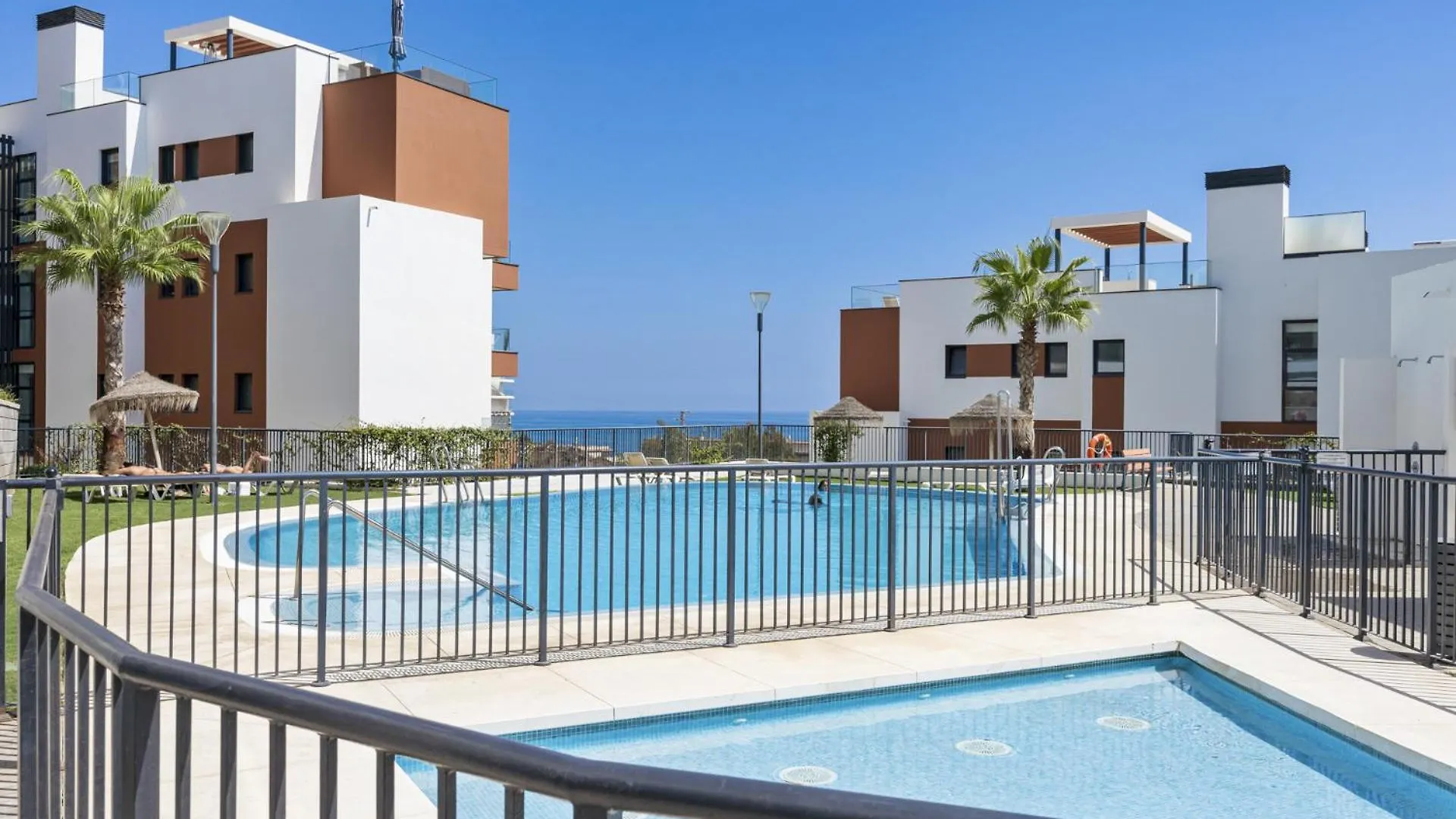 Vivi Homes - Boa Pool, Jacuzzi, Terrace & Sea View Fuengirola Apartment