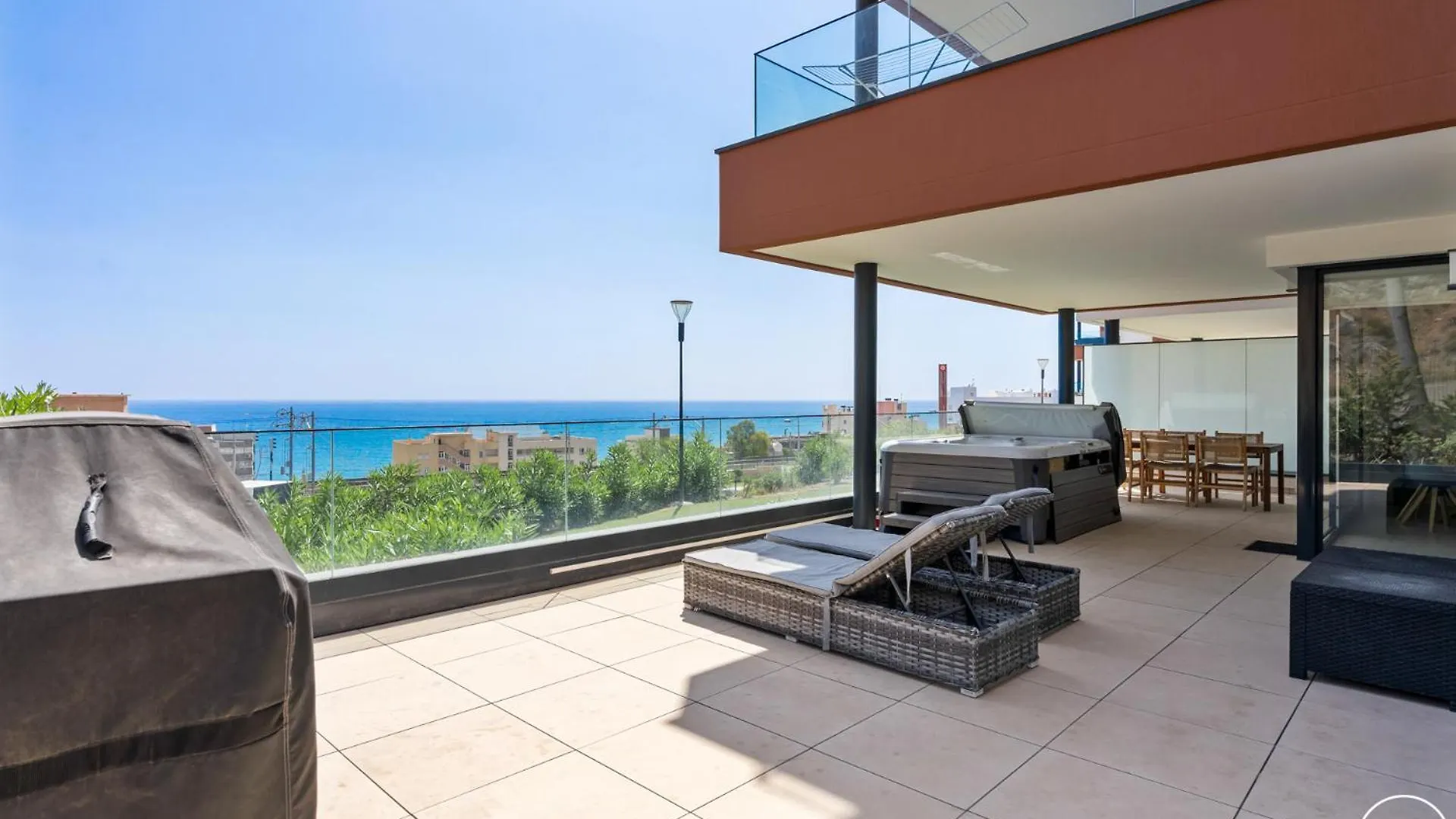 Vivi Homes - Boa Pool, Jacuzzi, Terrace & Sea View Fuengirola Apartment