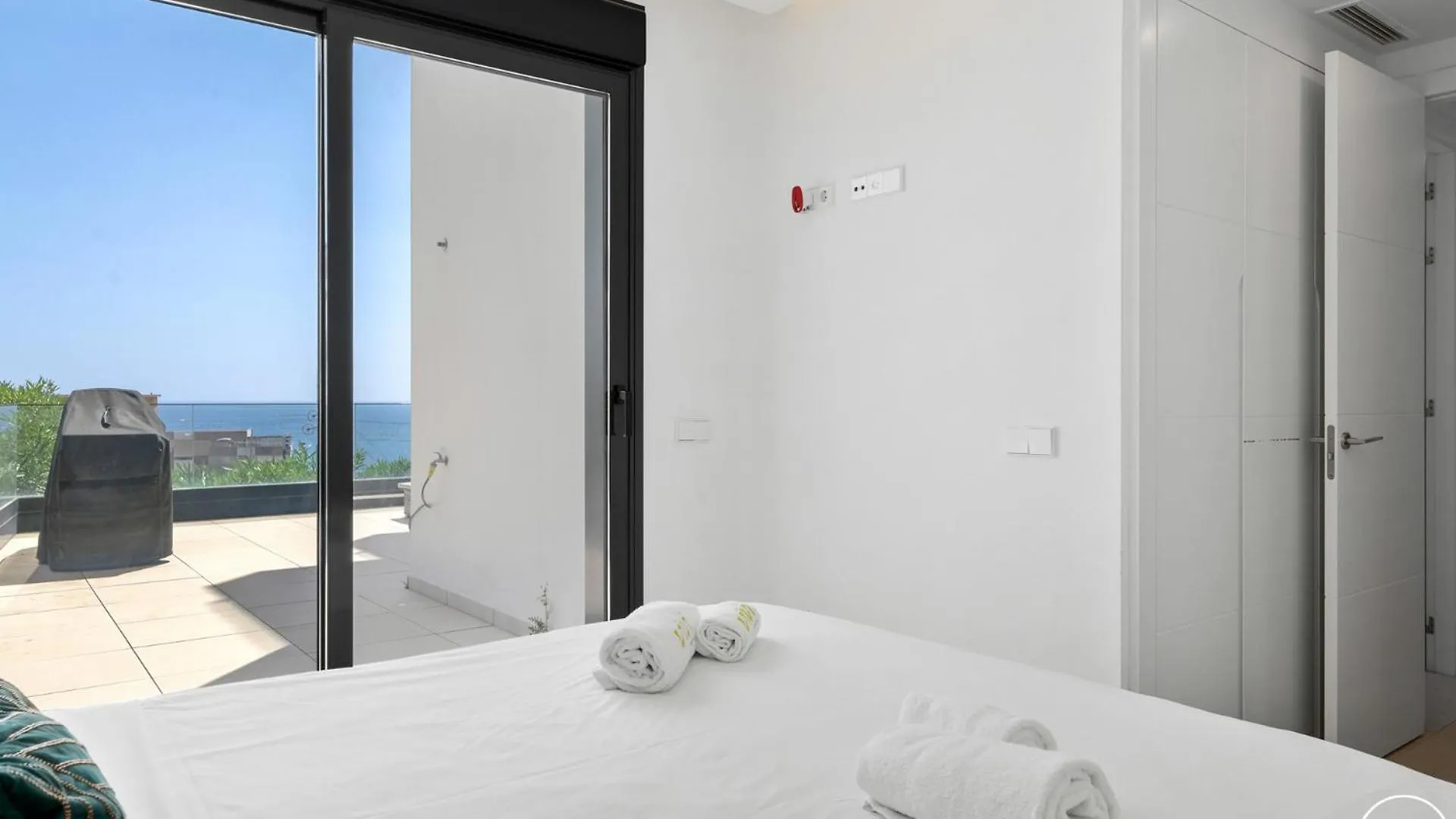 Vivi Homes - Boa Pool, Jacuzzi, Terrace & Sea View Fuengirola Apartment