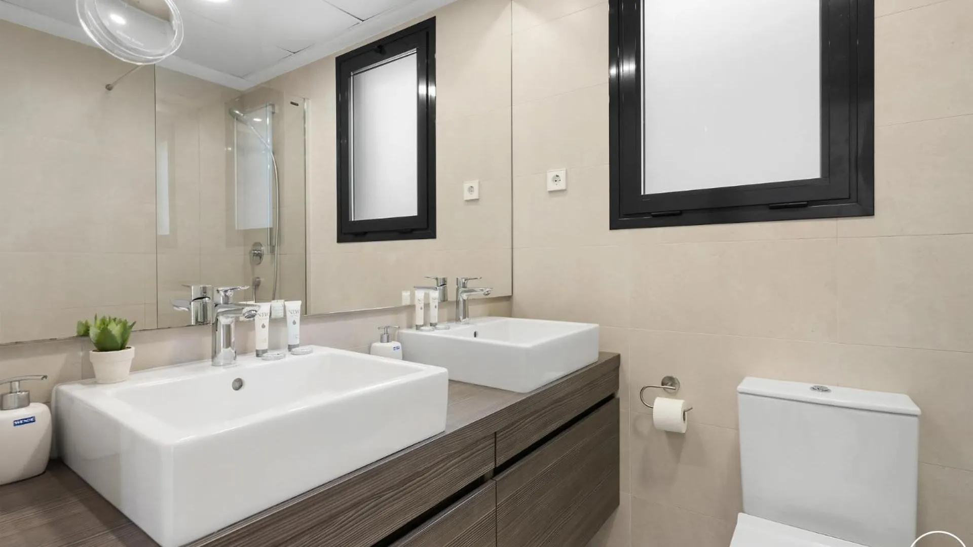 Vivi Homes - Boa Pool, Jacuzzi, Terrace & Sea View Fuengirola Apartment