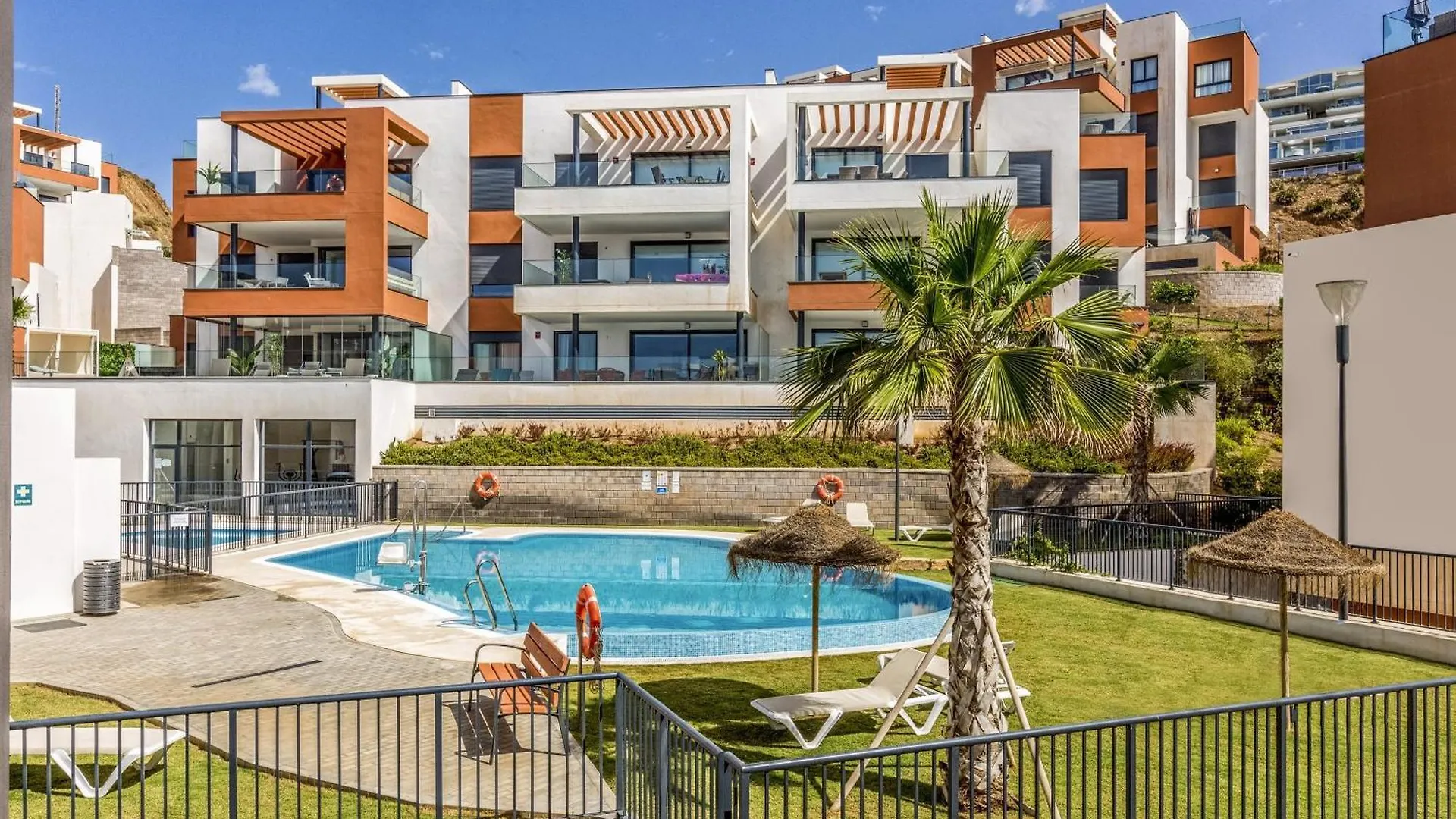 Apartment Vivi Homes - Boa Pool, Jacuzzi, Terrace & Sea View Fuengirola